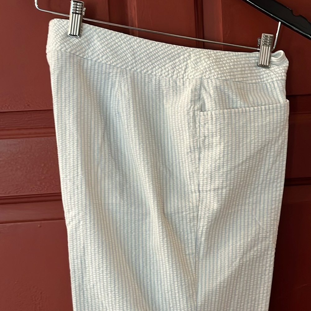 Liz Claiborne Seersucker capris, light blue and white